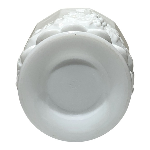 Vintage Westmorland Paneled Grape & Cables Milk Glass Bowl - Picture 3 of 3